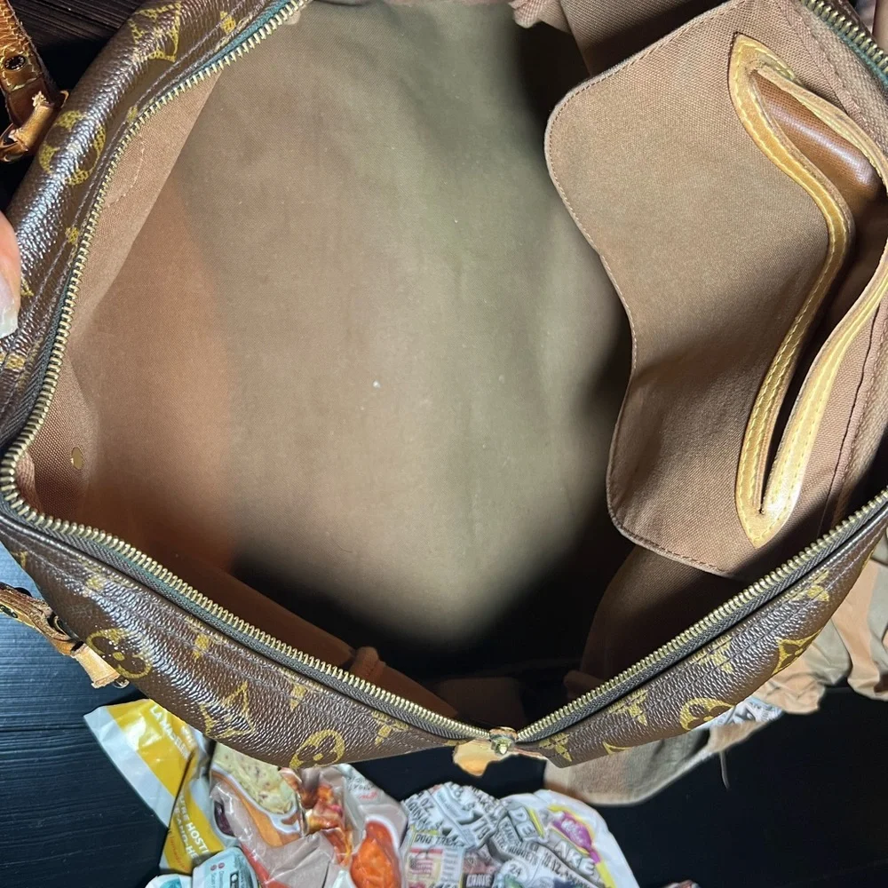 Louis Vuitton Monogram GM Shoulder Handbag - Picture 7 of 9